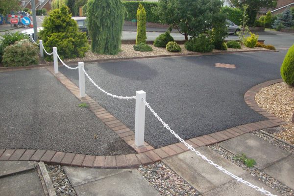 White Fence Post With White Chain and Diamond White Fence Post With White Chain and Diamond