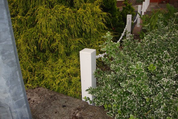 White Fence Post With White Chain and Diamond White Fence Post With White Chain and Diamond