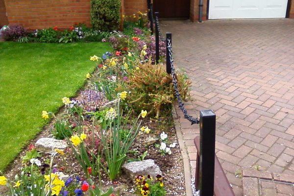 Black UPVC Posts with Chains Black UPVC Posts with Chains