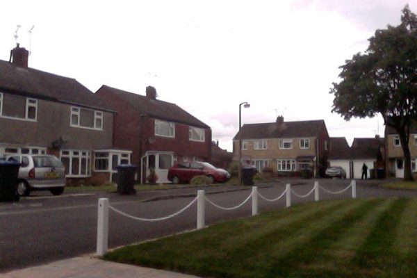 White UPVC Fence Posts with White Chains White UPVC Fence Posts with White Chains
