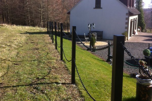 Tall-Black-Plastic-Fence-Posts-And-Chain Tall Black Plastic Fence Posts And Chain
