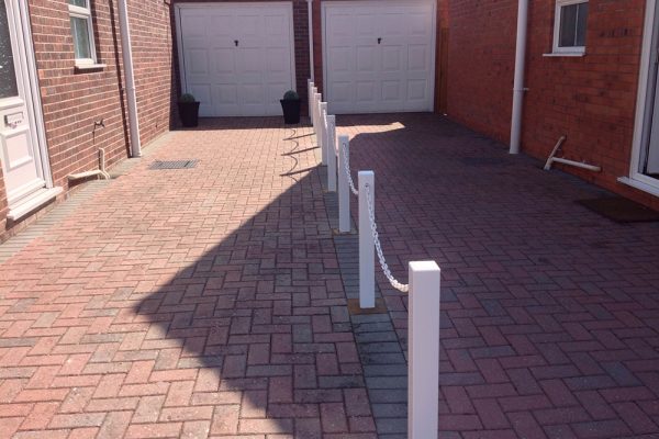 White Plastic Fence Posts And Plastic Chain White Plastic Fence Posts And Plastic Chain